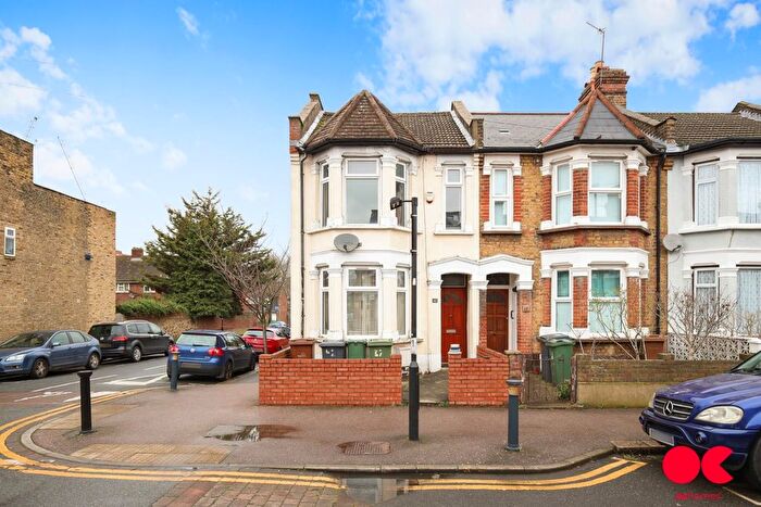 3 Bedroom End Of Terrace House To Rent In Adelaide Road, Leyton, London, E10