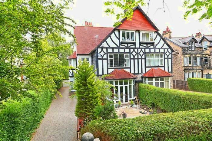 2 Bedroom Apartment To Rent In Langcliffe Avenue, Harrogate, HG2