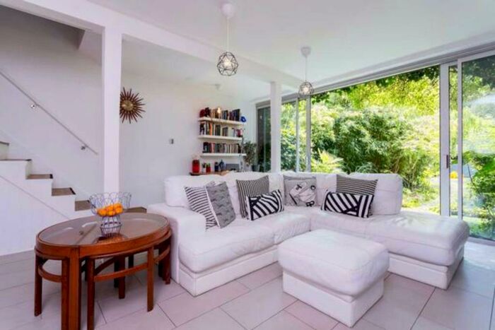 3 Bedroom Maisonette To Rent In Shrubland Road, Shrubland Road, E8