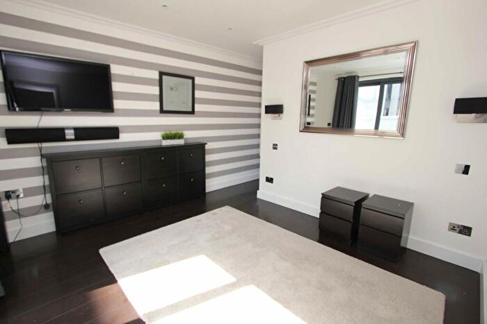 5 Bedroom Semi-Detached House To Rent In Fredericks Row, Islington, EC1V