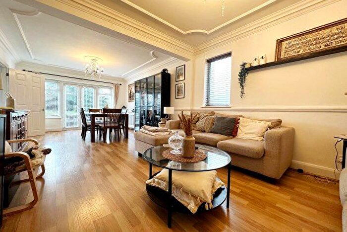 3 Bedroom Bungalow To Rent In Hayfield Road, Orpington, BR5