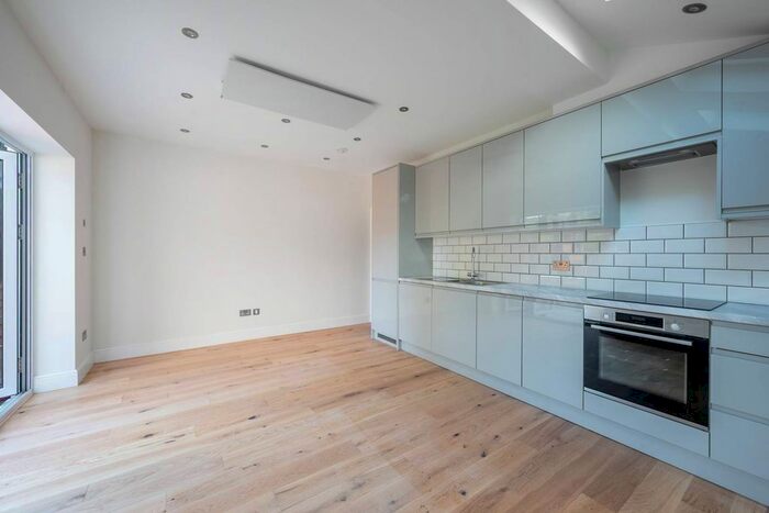 1 Bedroom Flat To Rent In Merton Road, South Wimbledon, London, SW19