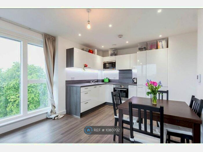 2 Bedroom Flat To Rent In Adenmore Road, London, SE6