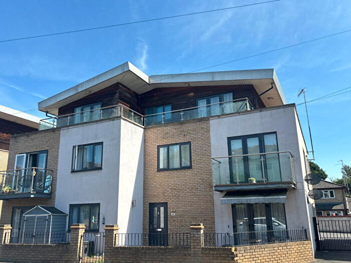 2 Bedroom Apartment For Sale In St. Albans Hill, Hemel Hempstead, HP3