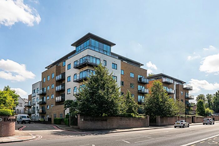 2 Bedroom Flat To Rent In Roehampton Lane, London, SW15