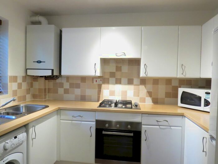 2 Bedroom Flat To Rent In Crystal Palace Parade, Upper Norwood, London, SE19