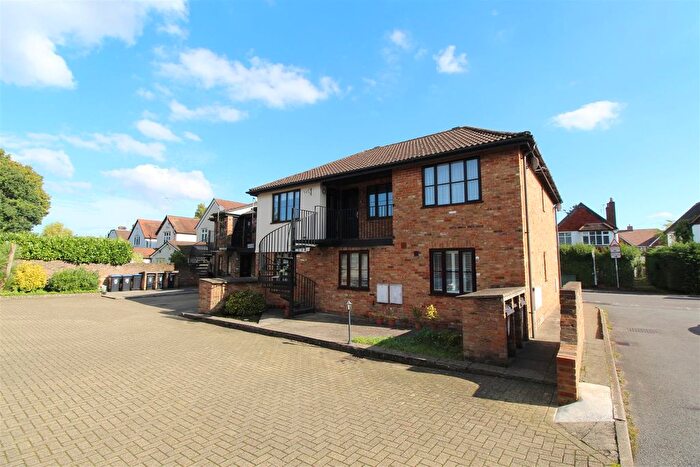 1 Bedroom Flat To Rent In Berrys Lane, Byfleet, West Byfleet, KT14