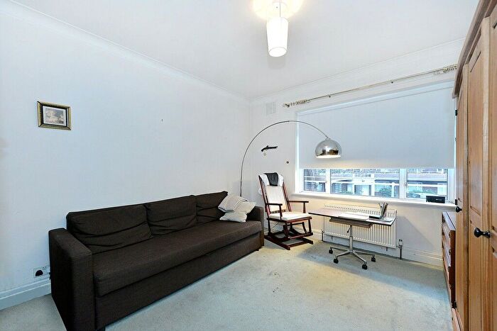 3 Bedroom Flat To Rent In Barons Keep, Barons Court, W14