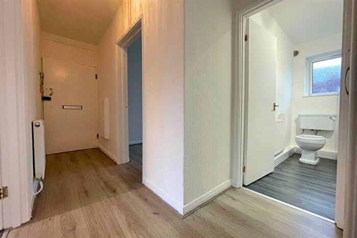 2 Bedroom Apartment For Sale In Windsor Court, Ashton Lane, Sale, M33