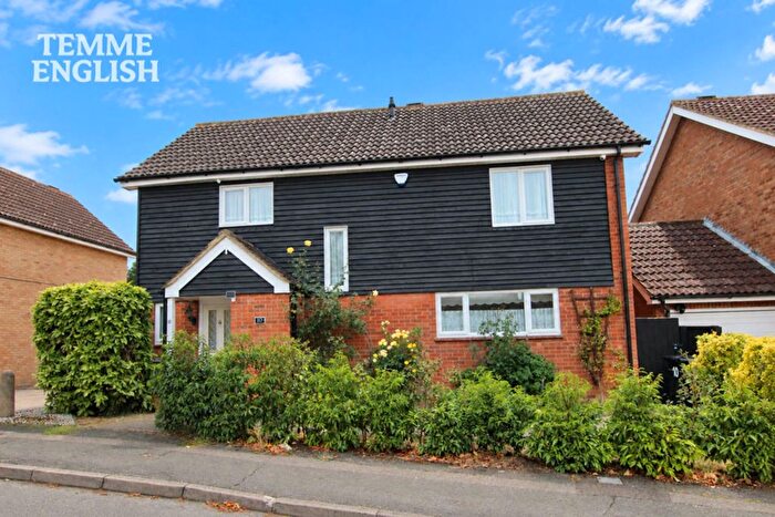4 Bedroom Detached House For Sale In Hoover Drive, Presidents Estate, Laindon West, SS15