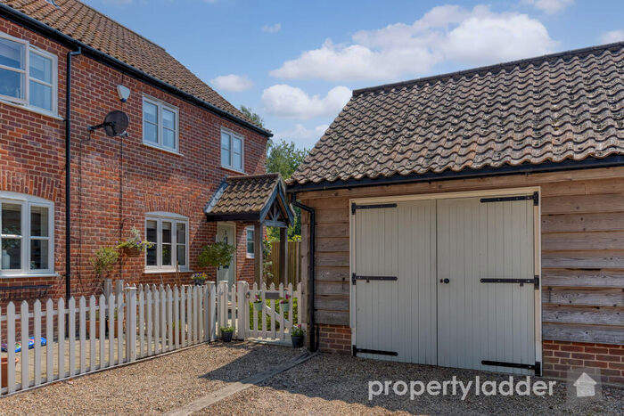 3 Bedroom Semi-Detached House For Sale In Market Street, Tunstead, NR12