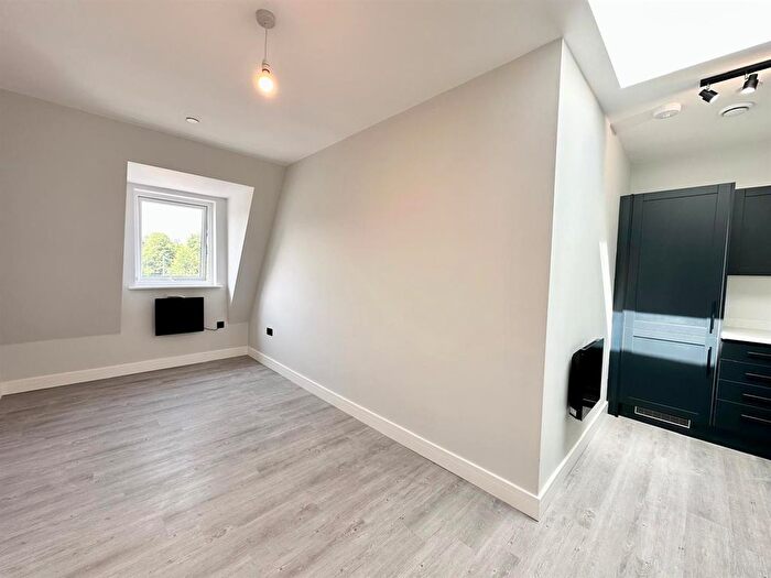 1 Bedroom Flat To Rent In Sheffield Road, Birdwell, S70