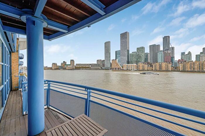 3 Bedroom Flat For Sale In Rotherhithe Street, Rotherhithe, SE16