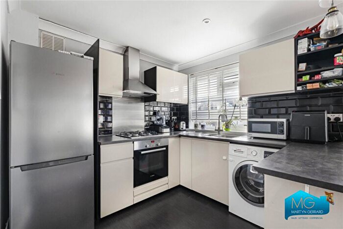 2 Bedroom Maisonette To Rent In Annington Road, East Finchley, London, N2