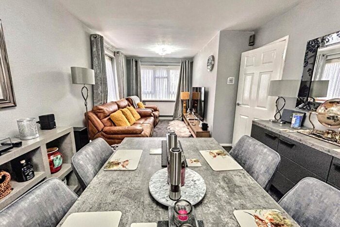 1 Bedroom Flat For Sale In Merley, BH21