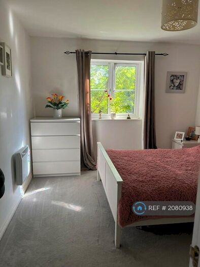 2 Bedroom Flat To Rent In School Meadow, Guildford, GU2