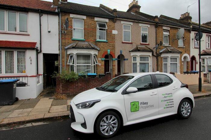 3 Bedroom Property To Rent In Oakhurst Road, Enfield, EN3