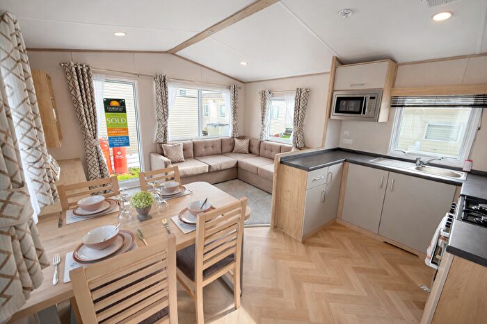 2 Bedroom Caravan For Sale In Perowne Way, Sandown, PO36
