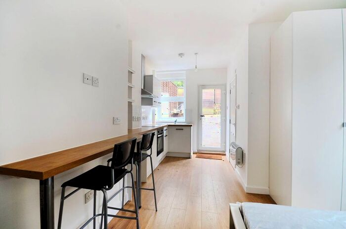 Studio To Rent In Archway Road, London, Ht, Highgate, London, N6