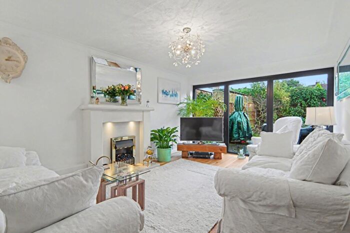 3 Bedroom Link Detached House For Sale In Glovers Close, Meriden, CV7