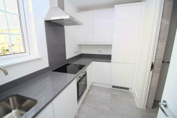 1 Bedroom Apartment To Rent In Bank Court, Town Centre, HP1