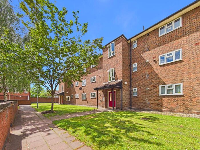 1 Bedroom Flat To Rent In Cam Green, South Ockendon, Essex, RM15