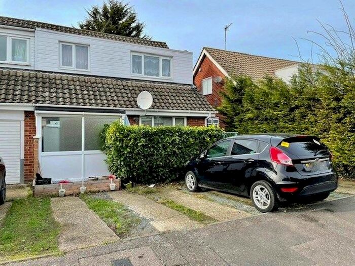 1 Bedroom Property To Rent In Pennine Way, Harlington, Hayes UB3