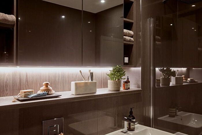 2 Bedroom Apartment To Rent In The Residences Manchester, Deansgate Square, Greater Manchester, M15