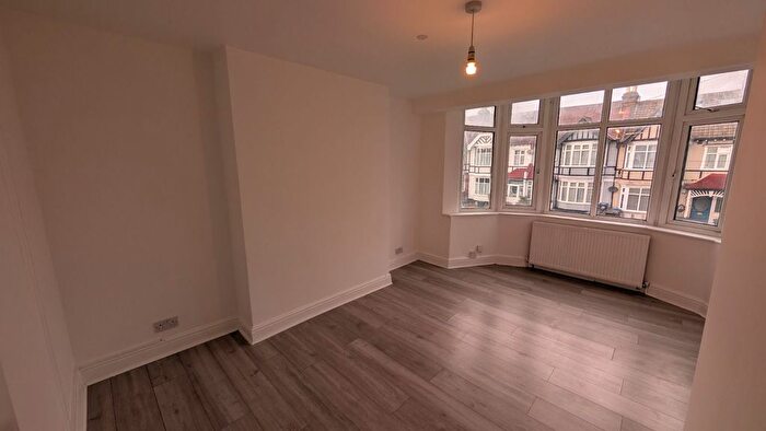 2 Bedroom Flat For Sale In Kilmartin Avenue, London, SW16