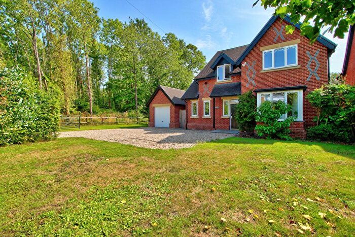4 Bedroom Detached House For Sale In New Road, Sindlesham, Wokingham, RG41