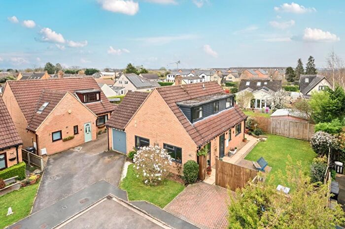 4 Bedroom Detached House For Sale In Oakfield Road, Carterton, Oxfordshire, OX18