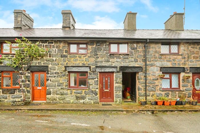 3 Bedroom Terraced House For Sale In High Street, LL24