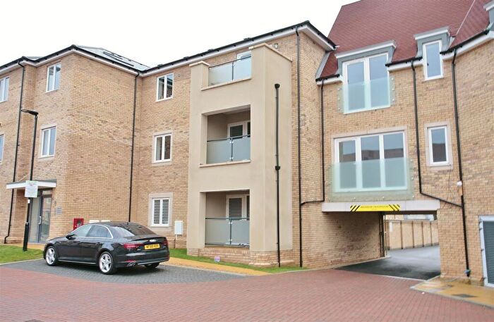 2 Bedroom Apartment To Rent In Clifton Close, Bicester, OX26