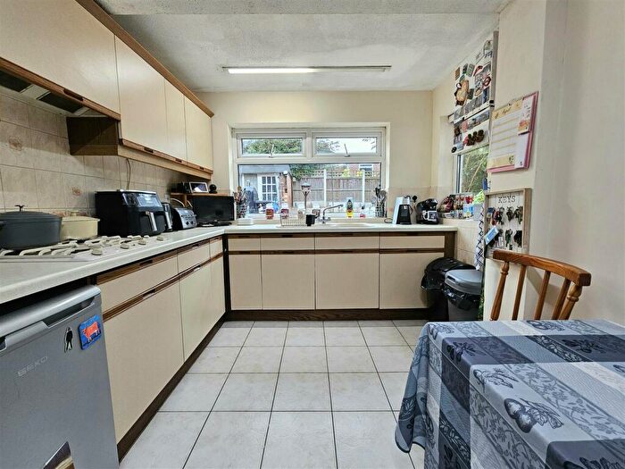 4 Bedroom Detached House For Sale In Sydney Close, Mickleover, Derby, DE3