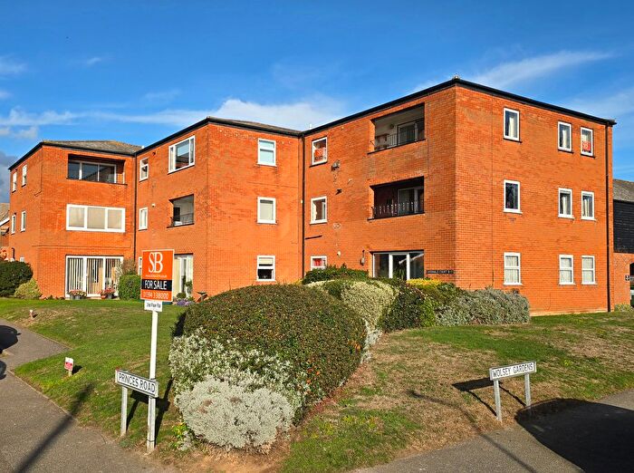 2 Bedroom Flat For Sale In Wolsey Gardens, Felixstowe, IP11