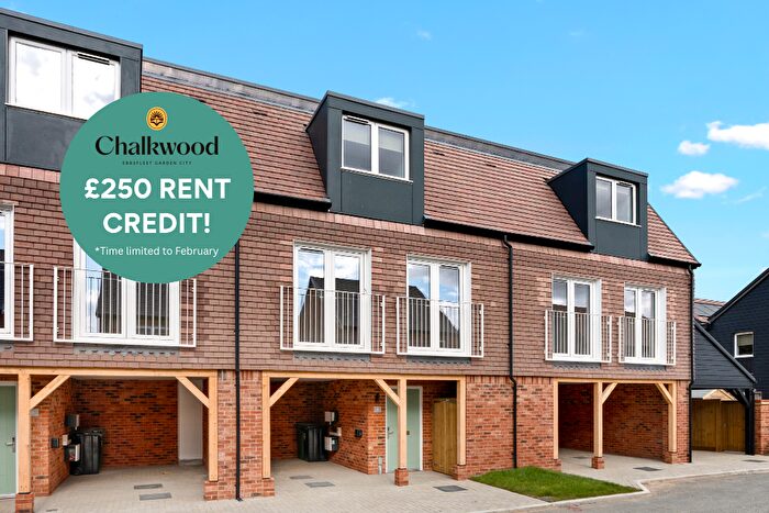 3 Bedroom End Of Terrace House To Rent In *Includes A £ Rent Credit!* Ragstone Avenue, Swanscombe, Kent, DA10