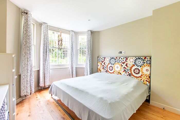 2 Bedroom Flat To Rent In St Quintin Avenue, North Kensington, London, W10