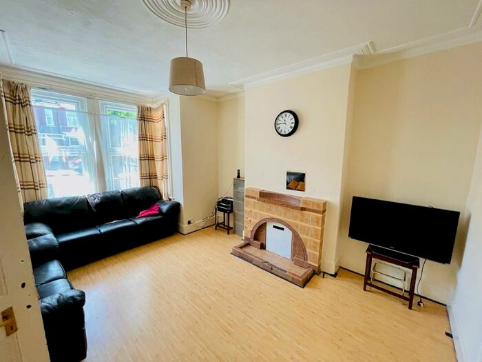 4 Bedroom Terraced House To Rent In York Road, London, N11