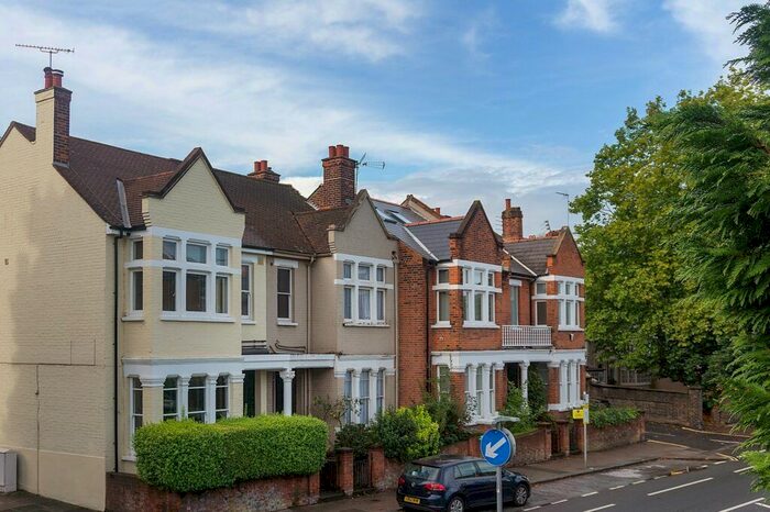 2 Bedroom Flat To Rent In Sheen Road, Richmond, TW9