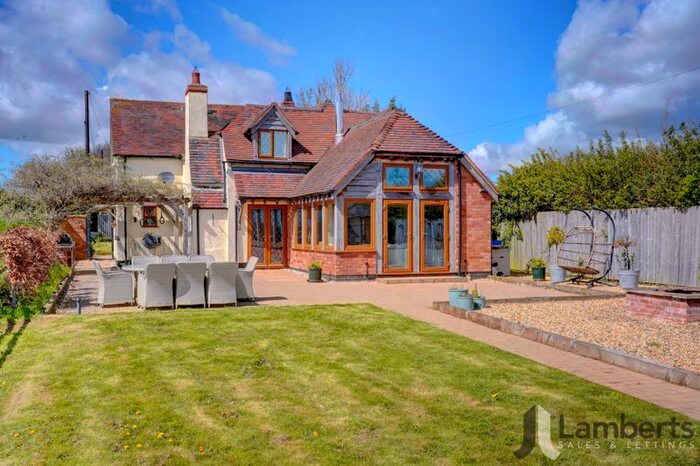4 Bedroom Detached House For Sale In Droitwich Road, Hanbury, Redditch, B96