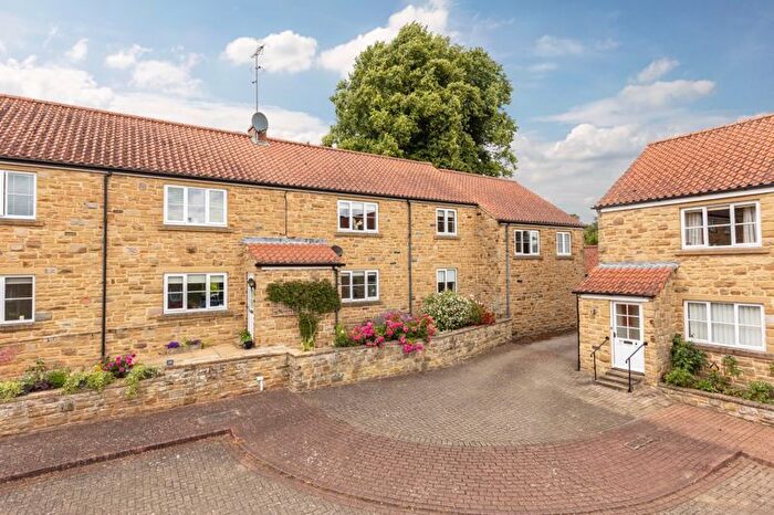 3 Bedroom Flat For Sale In Castle Court, Helmsley, York, YO62