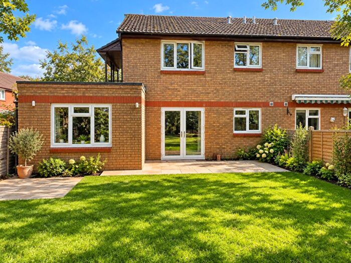 1 Bedroom Flat For Sale In Kings Road, Petersfield, Hampshire, GU32