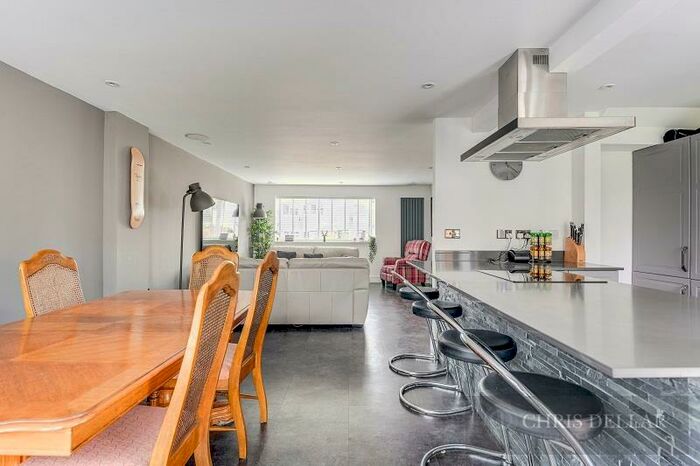 4 Bedroom Detached House For Sale In Porters Close, Buntingford, SG9