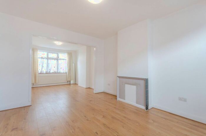 3 Bedroom Semi-Detached House To Rent In Leafield Road, Sutton Common, Sutton, SM1