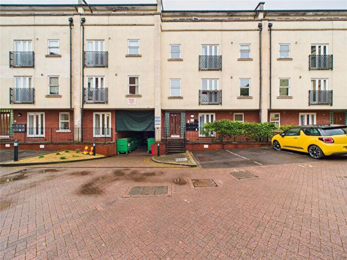 2 Bedroom Apartment For Sale In Midland Mews, Bristol, BS2
