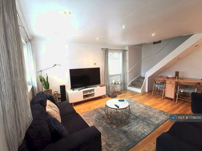 2 Bedroom Semi-Detached House To Rent In Newgate Road, Sale, M33