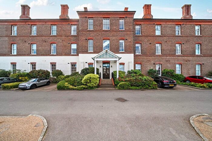 3 Bedroom Flat To Rent In Gunners Row, Southsea, PO4