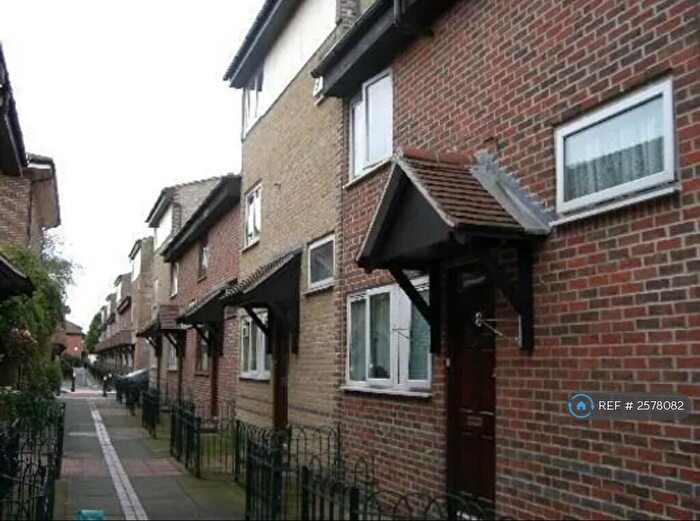 5 Bedroom Terraced House To Rent In Tiptree Crescent, Ilford, IG5