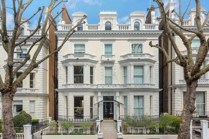 2 Bedroom Flat To Rent In Holland Park, Holland Park, London, Kensington &amp; Chelsea, W11