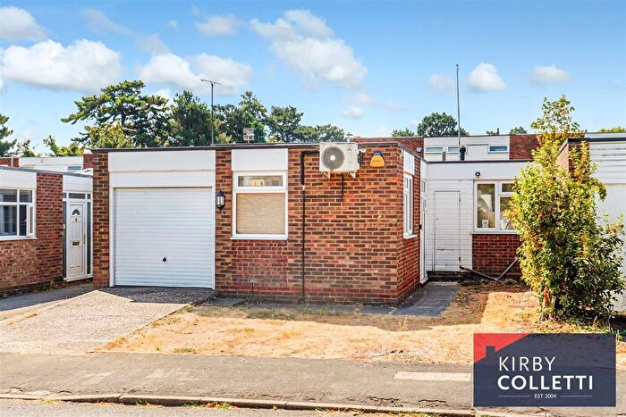 2 Bedroom Bungalow For Sale In Lampits, Hoddesdon, EN11